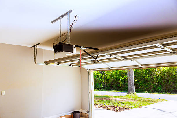 Top rated local Garage Door Panel Replacement specialists in Briarcliff, TX